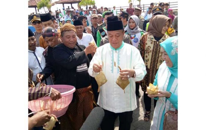 Lestarikan Tradisi Leluhur, Pemkab Lamongan Gelar Gebyar Ketupat di WBL Lestarikan Tradisi Leluhur, Pemkab Lamongan Gelar Gebyar Ketupat di WBL