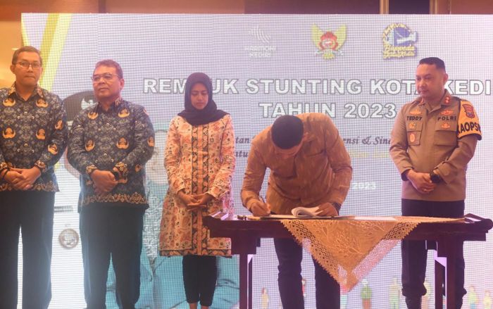 Teken Komitmen Percepatan Penurunan Stunting, ini Pesan Wali Kota Kediri Teken Komitmen Percepatan Penurunan Stunting, ini Pesan Wali Kota Kediri