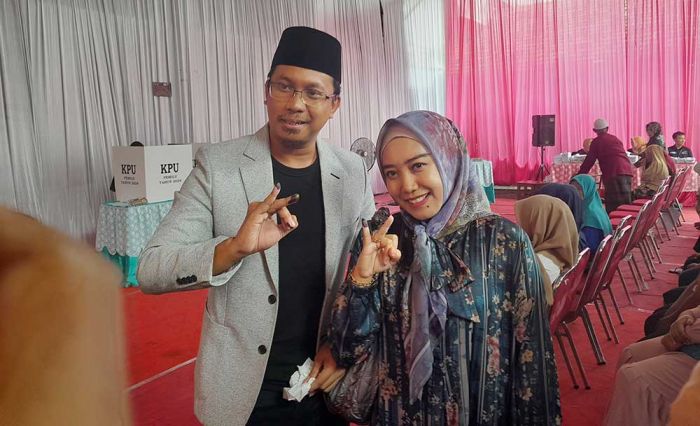 Bupati Sidoarjo Nyoblos di Kampung Halaman, Tegaskan Berbeda Pilihan Hal Biasa Bupati Sidoarjo Nyoblos di Kampung Halaman, Tegaskan Berbeda Pilihan Hal Biasa