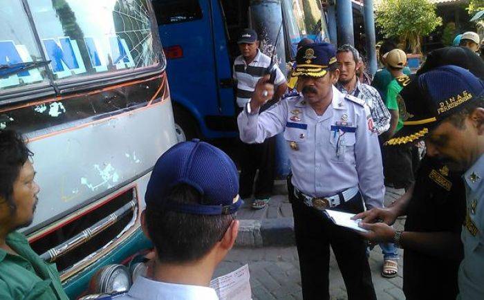 Antisipasi Pungli, Kadishub Bojonegoro Sidak Anggotanya di Lapangan Antisipasi Pungli, Kadishub Bojonegoro Sidak Anggotanya di Lapangan