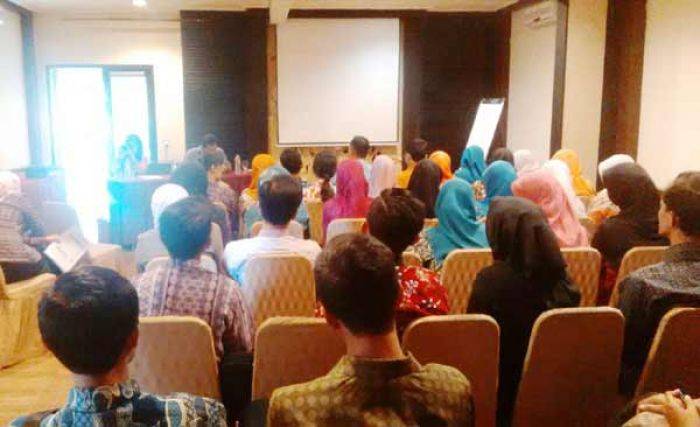 Wali Kota Kediri Beri Bekal Tutor Program "Emas" Wali Kota Kediri Beri Bekal Tutor Program "Emas"