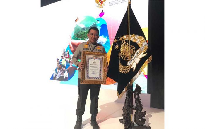 Polres Bangkalan Raih Penghargaan Pelayanan Prima dari Kapolri Polres Bangkalan Raih Penghargaan Pelayanan Prima dari Kapolri