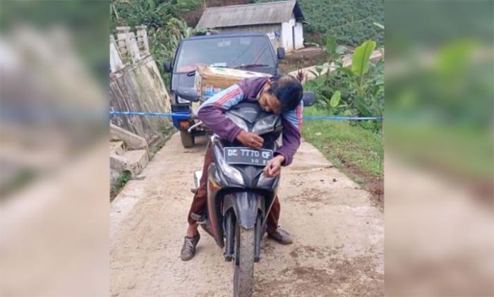 Geger, Penjual Es Krim di Probolinggo Tewas di atas Motor Geger, Penjual Es Krim di Probolinggo Tewas di atas Motor