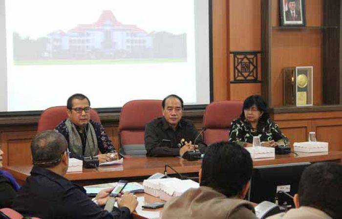 Pemkab Gresik Wajibkan Desa Punya Fasilitas Kesehatan Pemkab Gresik Wajibkan Desa Punya Fasilitas Kesehatan