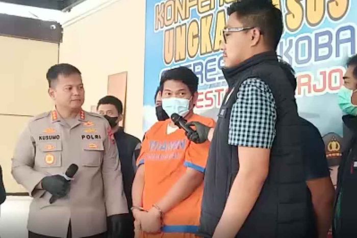 Edarkan Ratusan Ribu Pil Double L dan Sabu, Sopir di Sidoarjo Terancam Hukuman Mati Edarkan Ratusan Ribu Pil Double L dan Sabu, Sopir di Sidoarjo Terancam Hukuman Mati