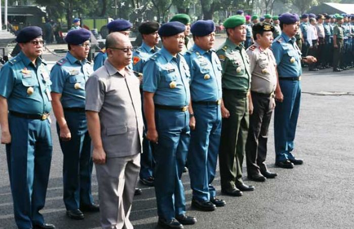 Kasarmatim dan Prajurit Koarmatim Ikuti Apel Gabungan TNI Polri