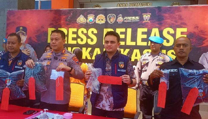 Sejoli Buang Bayi Hasil Hubungan Gelap, Kapolres: Pelaku Ditangkap saat Melihat Bayinya Sejoli Buang Bayi Hasil Hubungan Gelap, Kapolres: Pelaku Ditangkap saat Melihat Bayinya