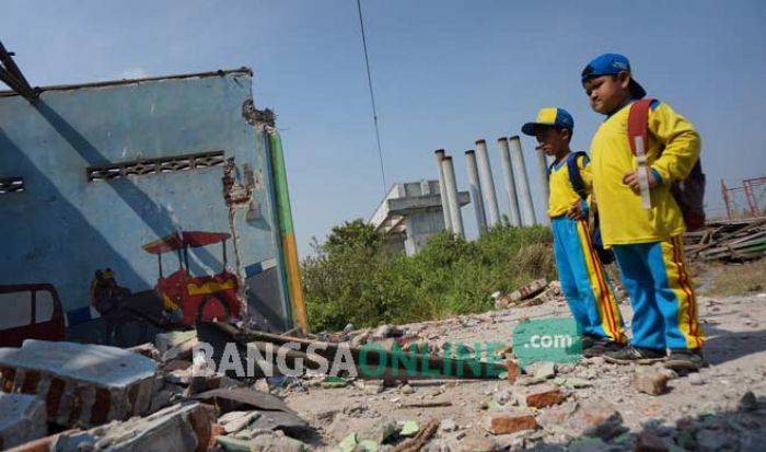 Siswa PAUD Bingung Tempat Belajar, Sekolahnya Ikut Dieksekusi untuk Proyek Tol Moker