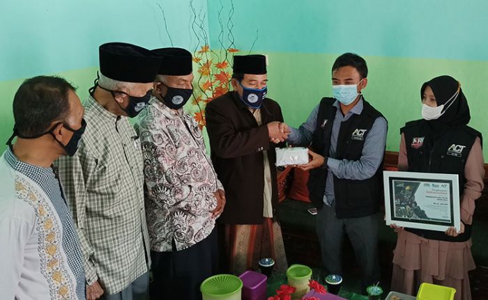 PUI Kediri Raya Serahkan Bantuan Kemanusiaan untuk Rakyat Palestina kepada ACT