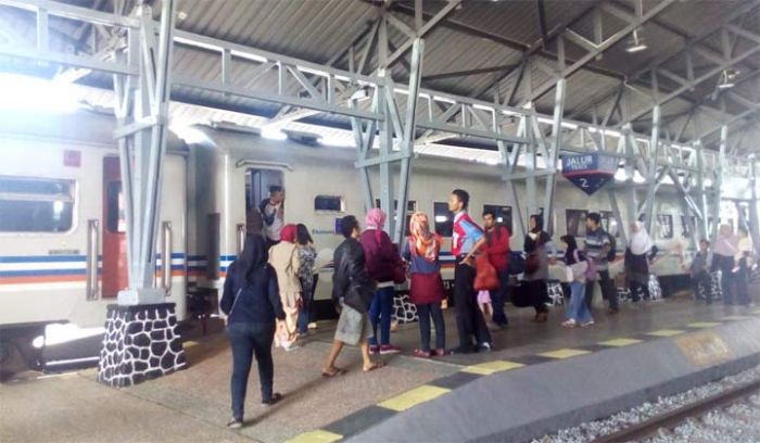 KA Lodaya Anjlok, Kedatangan Dua KA dari Bandung di Stasiun Blitar Terlambat Hingga 7,5 Jam