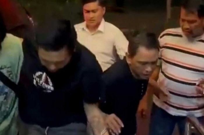 Curi Emas 125 Gram dan Uang Rp34 Juta, Dua Residivis Pembobol Rumah di Mojokerto Berhasil Ditangkap Curi Emas 125 Gram dan Uang Rp34 Juta, Dua Residivis Pembobol Rumah di Mojokerto Berhasil Ditangkap