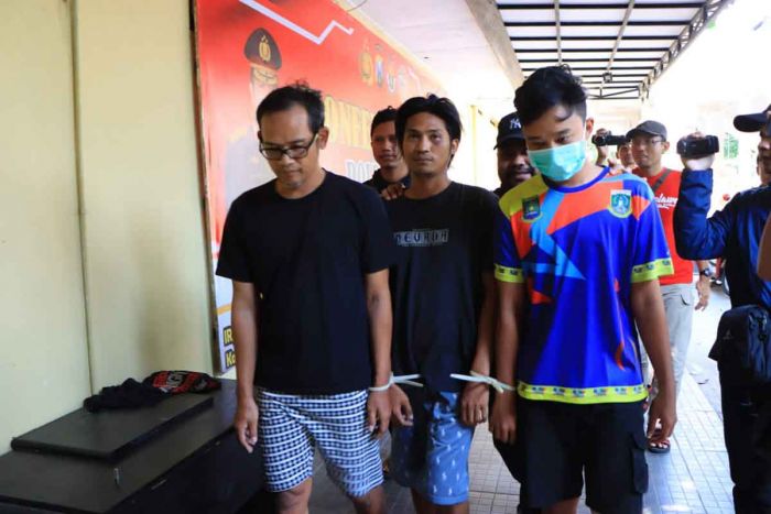 Tiga Pelaku Pencuri Mobil Pikap di Tuban Diringkus Polisi Tiga Pelaku Pencuri Mobil Pikap di Tuban Diringkus Polisi