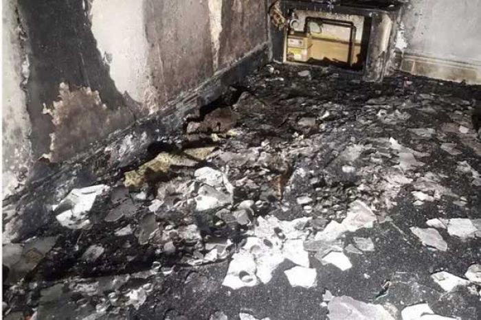 Nyalakan 100 Lilin, Maunya Romantis, Malah Bul.. Bul.. Bul... Flat Terbakar Habis Nyalakan 100 Lilin, Maunya Romantis, Malah Bul.. Bul.. Bul... Flat Terbakar Habis