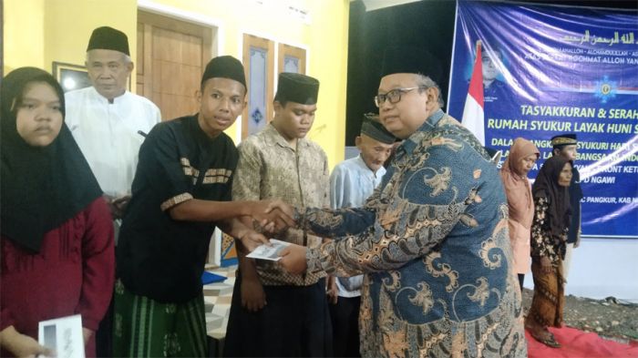 Opshid Ngawi Serahkan Satu Rumah Syukur pada Warga Desa Pleset