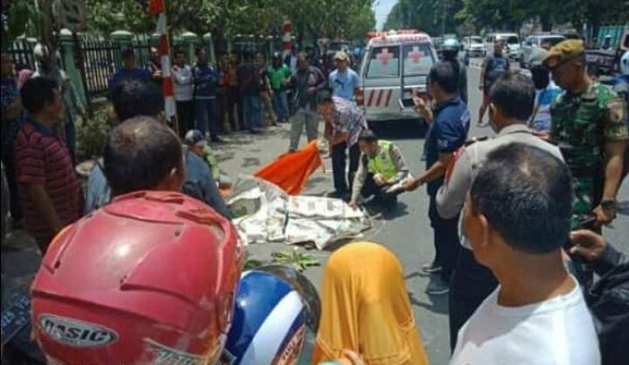 Mahasiswi Cantik Tewas Dilindas Truk di Jalan A. Yani Sidoarjo Mahasiswi Cantik Tewas Dilindas Truk di Jalan A. Yani Sidoarjo