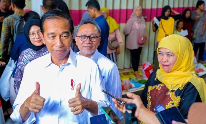 Jokowi Tinjau Pasar Rogojampi Banyuwangi, Khofifah: Stok Bahan Pokok di Jatim Aman dan Harga Stabil