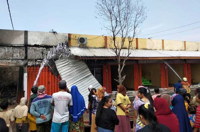 Pasar Desa Tunggulrejo, Kecamatan Singgahan Dilalap Si Jago Merah Pasar Desa Tunggulrejo, Kecamatan Singgahan Dilalap Si Jago Merah