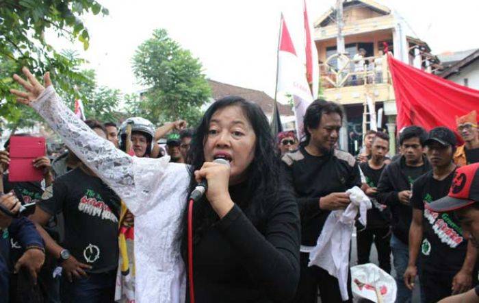 Vonis Gono-Gini Dianggap Keliru, Pengadilan Agama Blitar Didemo Ratusan Massa Vonis Gono-Gini Dianggap Keliru, Pengadilan Agama Blitar Didemo Ratusan Massa