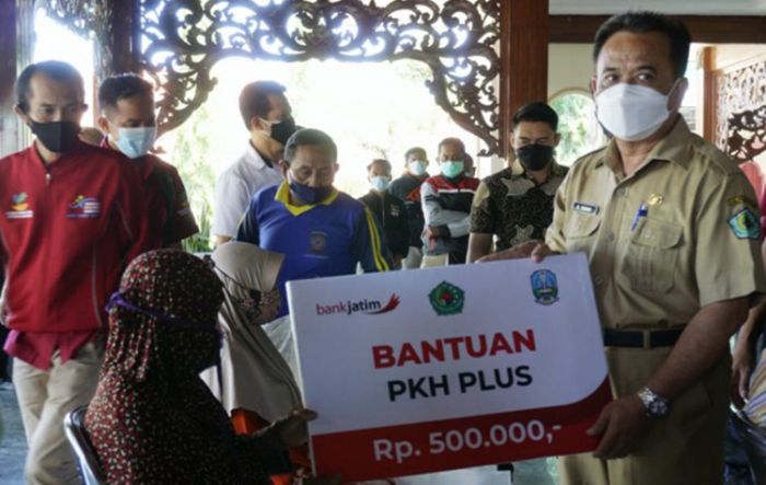 PPKM Level IV, Pemkab Pamekasan Beri Tambahan Beras untuk KPM PKH PPKM Level IV, Pemkab Pamekasan Beri Tambahan Beras untuk KPM PKH