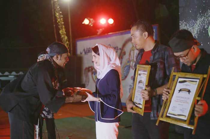 Setelah Dipercaya Banyuwangi, Kini Istri Emil Dardak Jadi Duta Kreatif Wisata Desa Ponorogo Setelah Dipercaya Banyuwangi, Kini Istri Emil Dardak Jadi Duta Kreatif Wisata Desa Ponorogo