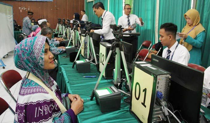 Tiba di Embarkasi Surabaya, JCH Asal Bali Langsung Rekam Biometrik Tiba di Embarkasi Surabaya, JCH Asal Bali Langsung Rekam Biometrik