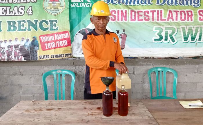 BBM Berbahan Limbah Plastik Buatan Warga Blitar Banjir Peminat BBM Berbahan Limbah Plastik Buatan Warga Blitar Banjir Peminat
