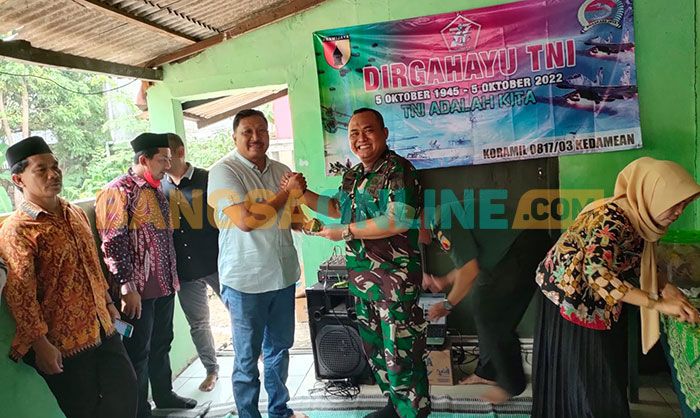 Datangi Koramil Kedamean Sambil Bawa Tumpeng, Wakil Ketua DPRD Gresik Beri Ucapan HUT ke-77 TNI Datangi Koramil Kedamean Sambil Bawa Tumpeng, Wakil Ketua DPRD Gresik Beri Ucapan HUT ke-77 TNI