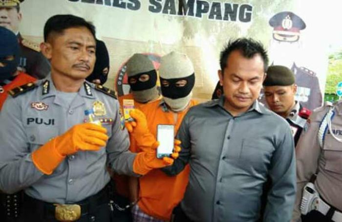 Oknum Polisi dan Wartawan di Sampang Ditangkap karena Jual Sabu Oknum Polisi dan Wartawan di Sampang Ditangkap karena Jual Sabu