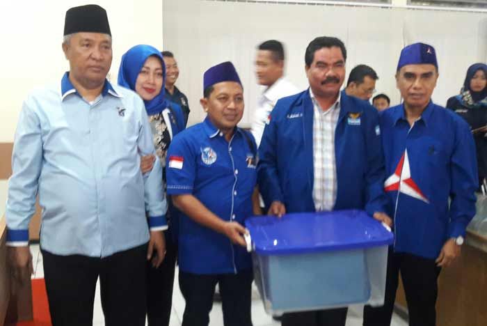 Targetkan 12 Kursi di DPRD, Demokrat Gresik Daftarkan 50 Bacaleg Targetkan 12 Kursi di DPRD, Demokrat Gresik Daftarkan 50 Bacaleg