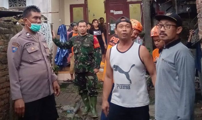 Diterjang Angin Puting Beliung, 7 Rumah dan Satu Mushola di Kota Kediri Rusak Diterjang Angin Puting Beliung, 7 Rumah dan Satu Mushola di Kota Kediri Rusak