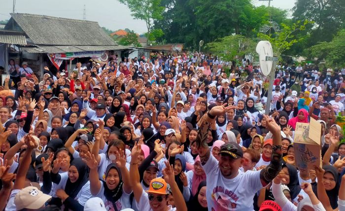Ratusan Pendukung Adinda Denisa Ikuti Senam Sehat Ratusan Pendukung Adinda Denisa Ikuti Senam Sehat