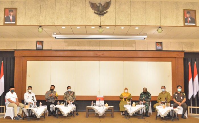 Bu Min Ingin Keterlibatan 3 Pilar dalam Akselerasi Vaksinasi Lansia di Gresik Bu Min Ingin Keterlibatan 3 Pilar dalam Akselerasi Vaksinasi Lansia di Gresik
