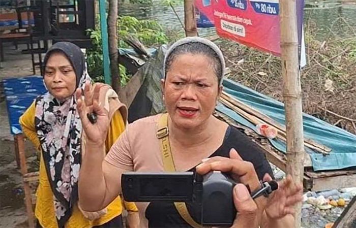 Pemilik Warkop di Stadion Gelora Bangkalan Ngamuk, Tuding Petugas Tak Adil saat Warungnya Dirobohkan Pemilik Warkop di Stadion Gelora Bangkalan Ngamuk, Tuding Petugas Tak Adil saat Warungnya Dirobohkan