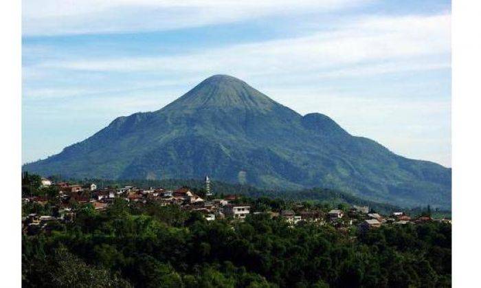 Bupati Mojokerto Bantah Rusak Alam Gunung Penanggungan Bupati Mojokerto Bantah Rusak Alam Gunung Penanggungan