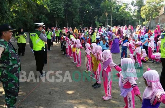 Polisi Kenalkan Rambu-Rambu Lalulintas pada Siswa PAUD dan RA Bahrul Ulum