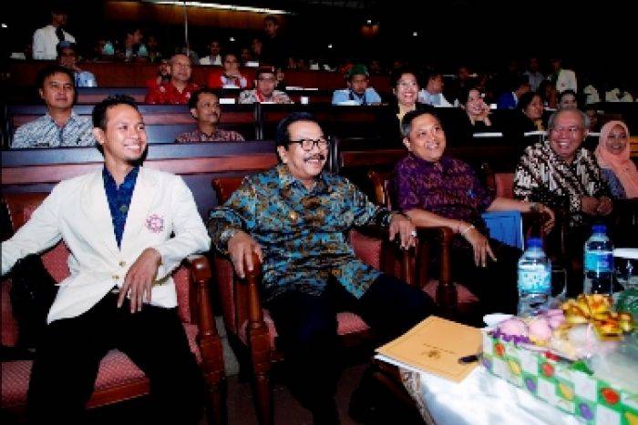 Gubernur Minta Mahasiswa Kritisi Pemerintah