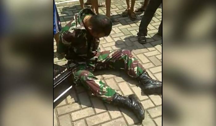 Tangan Oknum Anggota TNI Diikat, Jadi Tontotan Warga, Tertangkap saat Curi Kotak Amal di Masjid