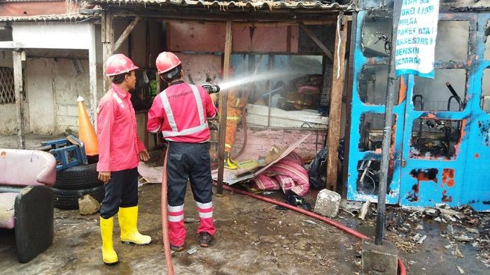 Obat Nyamuk Lupa Dimatikan, Toko Sembako dan Warkop di Gresik Terbakar