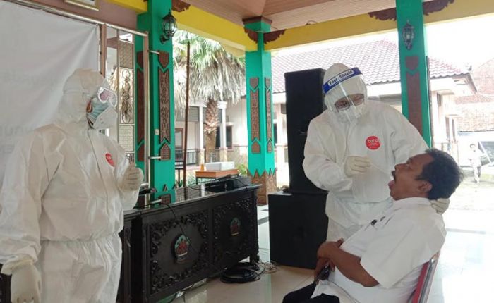 49 Camat, Kepala Pasar, dan Direktur BUMD Pemkab Bangkalan Jalani Tes Swab 49 Camat, Kepala Pasar, dan Direktur BUMD Pemkab Bangkalan Jalani Tes Swab