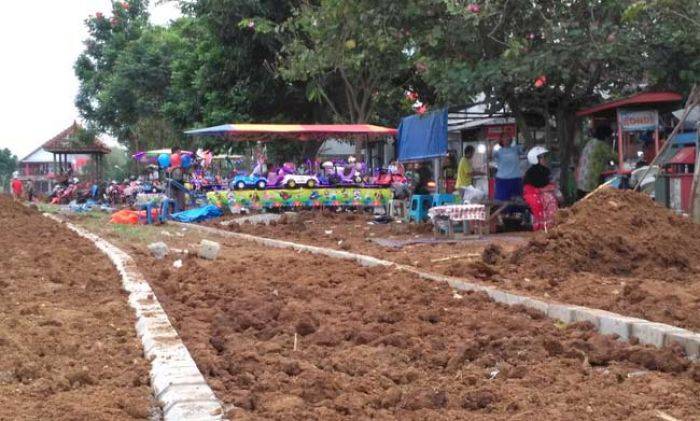 Lahan Berjualan Dibangun RTH, PKL di Kali Ngrowo Tulungagung Berharap Pemkab Beri Solusi Lahan Berjualan Dibangun RTH, PKL di Kali Ngrowo Tulungagung Berharap Pemkab Beri Solusi