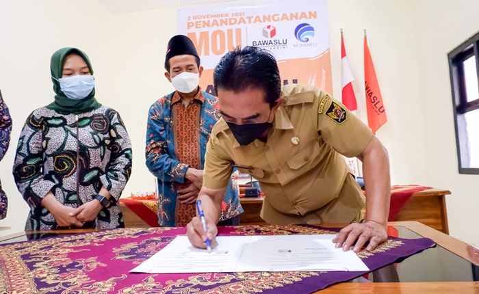 Sukseskan Pemilu 2024, Pemkot dan Bawaslu Kota Kediri Teken MoU Sukseskan Pemilu 2024, Pemkot dan Bawaslu Kota Kediri Teken MoU