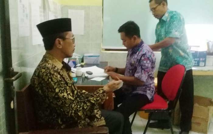 KH Kholilurrahman Tes Medis di RSUD Pamekasan KH Kholilurrahman Tes Medis di RSUD Pamekasan