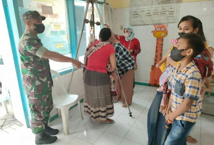 Babinsa Koramil 0830 Surabaya Utara Dampingi Posyandu di Masa Pandemi Covid-19 Babinsa Koramil 0830 Surabaya Utara Dampingi Posyandu di Masa Pandemi Covid-19