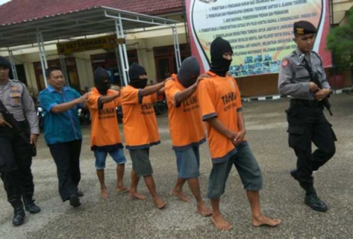 Lima Penjudi dan Tersangka Pelaku Curanmor Dibekuk Polres Pamekasan Lima Penjudi dan Tersangka Pelaku Curanmor Dibekuk Polres Pamekasan