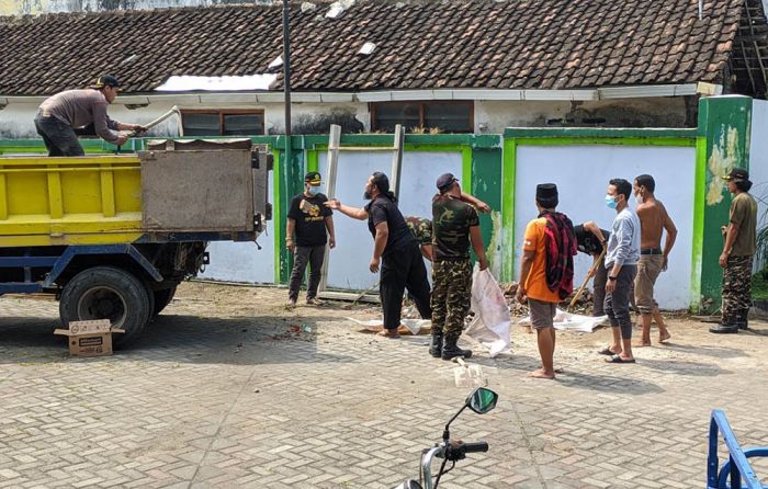 Ansor Kediri Gelar Kerja Bakti Bersihkan Kantor NU Ansor Kediri Gelar Kerja Bakti Bersihkan Kantor NU