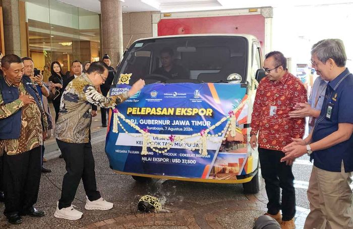 Adhy Karyono Lepas Ekspor Produk Unggulan Jawa Timur Senilai Rp1,3 Miliar ke 4 Negara Adhy Karyono Lepas Ekspor Produk Unggulan Jawa Timur Senilai Rp1,3 Miliar ke 4 Negara