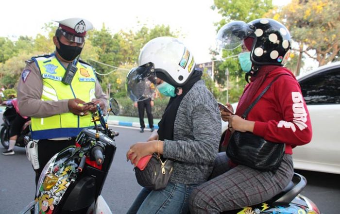 Hari Pertama Ops Zebra Semeru, Satlantas Polres Bangkalan Tilang 25 Pelanggar Hari Pertama Ops Zebra Semeru, Satlantas Polres Bangkalan Tilang 25 Pelanggar