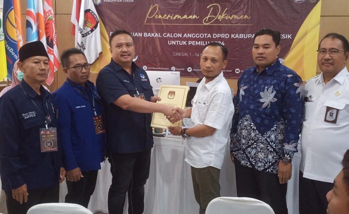 Target 12 Kursi, Nasdem Gresik Daftarkan 50 Bacaleg ke KPU Target 12 Kursi, Nasdem Gresik Daftarkan 50 Bacaleg ke KPU