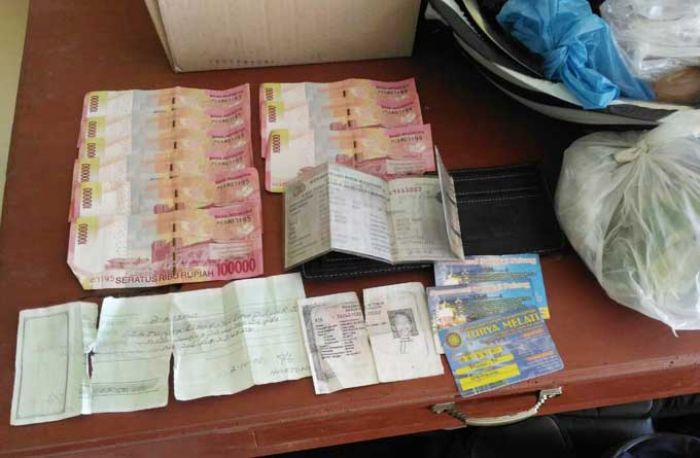 Polisi Kantongi Nama Pengedar Upal yang Tinggalkan Motor di Pasar Gambar Blitar Polisi Kantongi Nama Pengedar Upal yang Tinggalkan Motor di Pasar Gambar Blitar