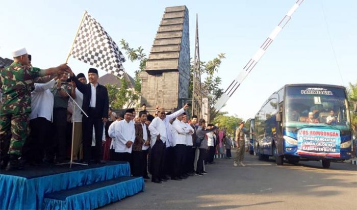 866 Jamaah Calon Haji Kabupaten Blitar Diberangkatkan ke Asrama Haji Sukolilo 866 Jamaah Calon Haji Kabupaten Blitar Diberangkatkan ke Asrama Haji Sukolilo